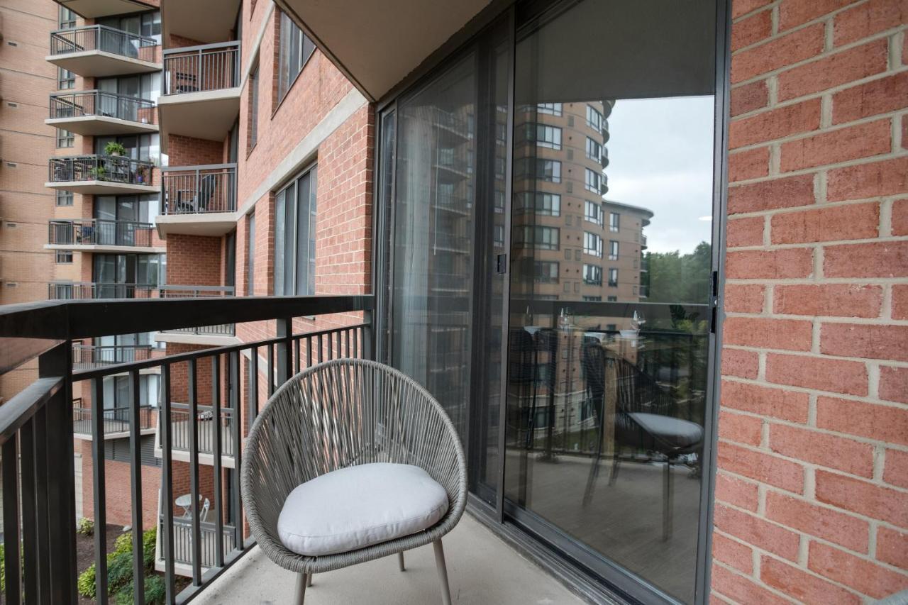 Modern & Charming Apt With Rooftop @Pentagon City Arlington Bagian luar foto