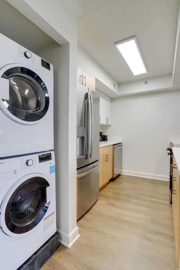 Modern & Charming Apt With Rooftop @Pentagon City Arlington Bagian luar foto