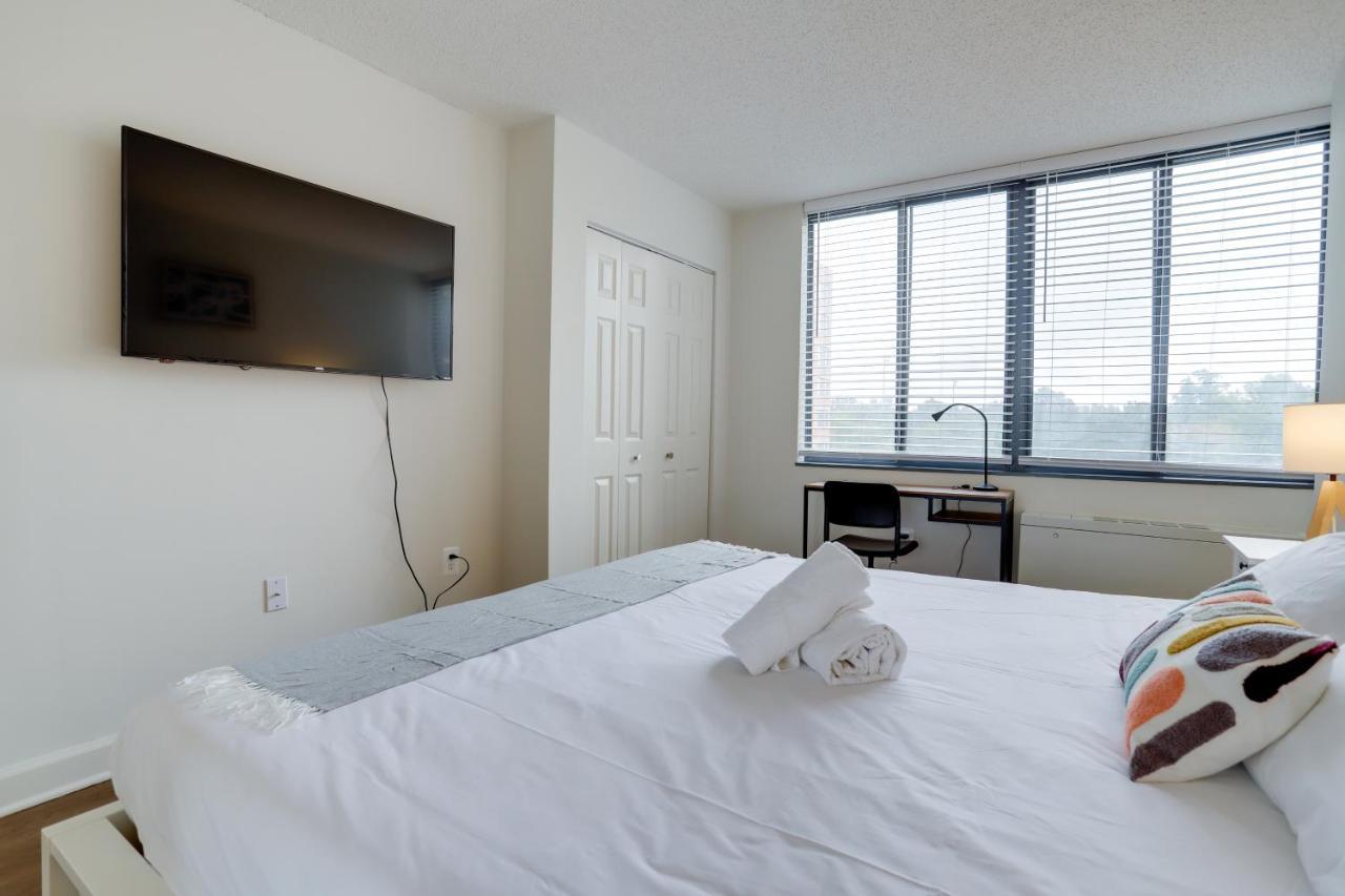 Modern & Charming Apt With Rooftop @Pentagon City Arlington Bagian luar foto
