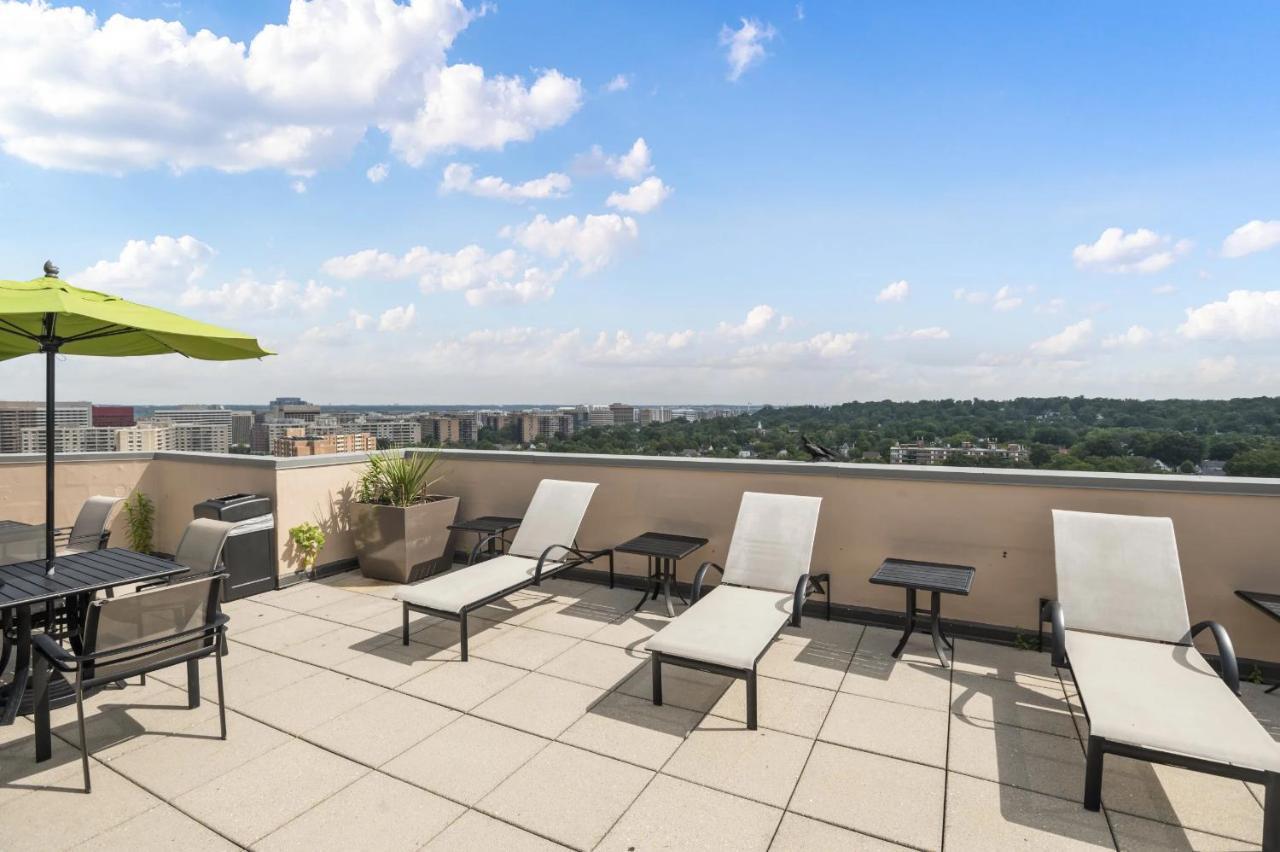 Modern & Charming Apt With Rooftop @Pentagon City Arlington Bagian luar foto